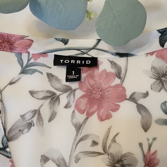 Torrid floral romantic chiffon hi-lo tunic - Picture 9 of 13